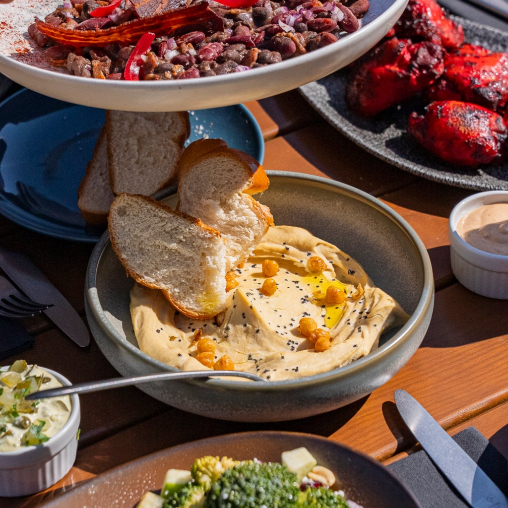 Velvety Hummus with chickpeas and challa bread